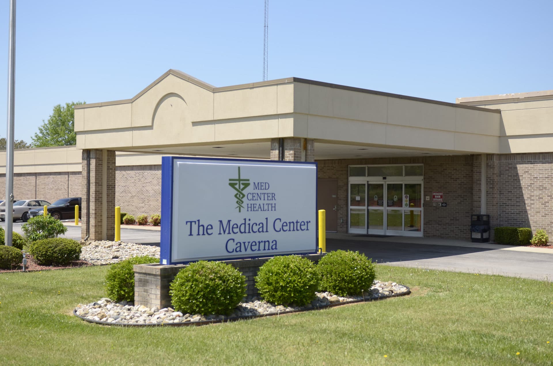 Exterior view of The Medical Center at Caverna.